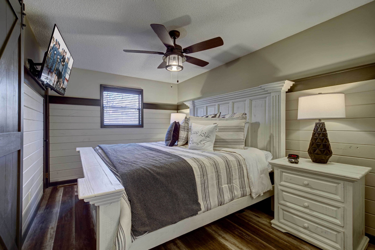 Bedroom 2, The Great Escape, Sevier