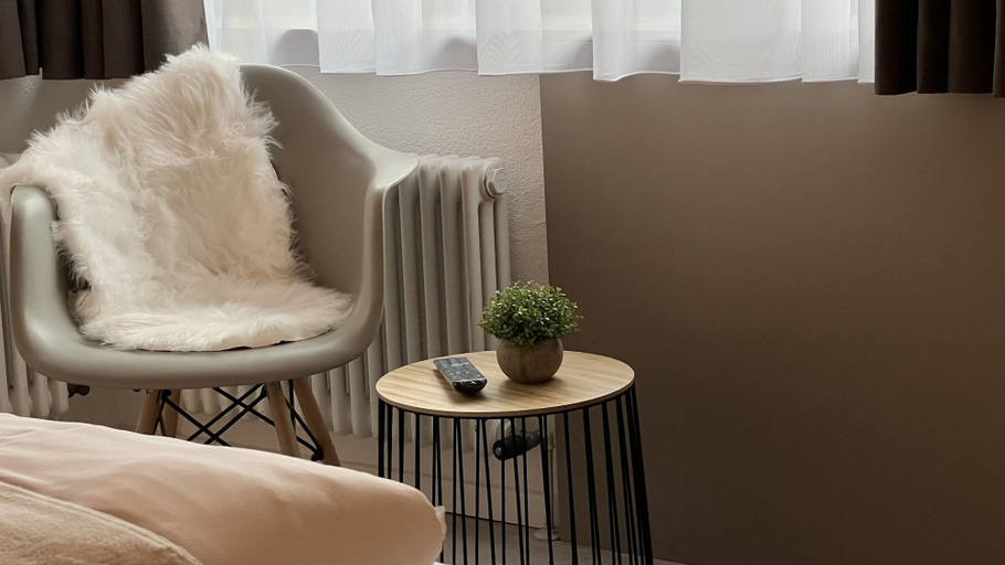 Others 5, Hotel Waldhorn, Stuttgart