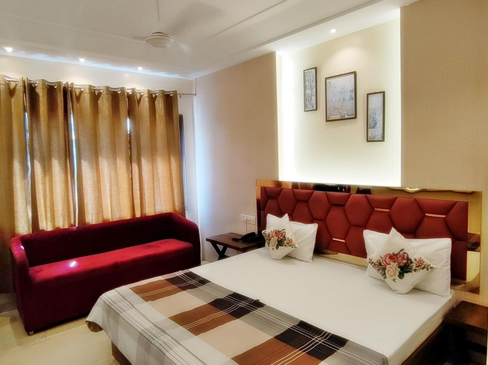 Bedroom 3, Hotel Luxuria, Ludhiana