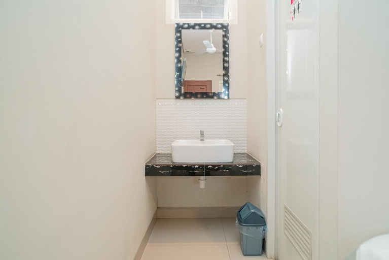 Bathroom 29