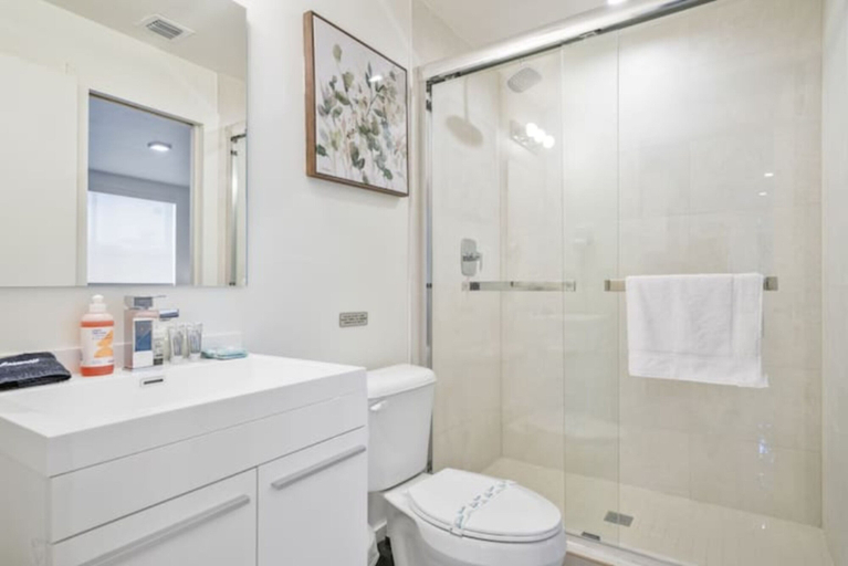 Bathroom 3, Miami Suite 308, Miami-Dade