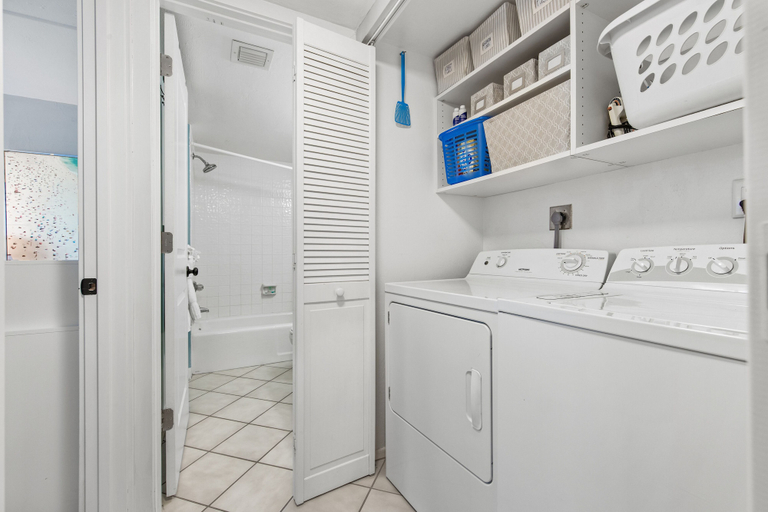 Bathroom 4, Caper Beach Club Condominum, Lee