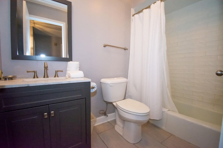 Bathroom 3, 658 Newhaven, Beaufort