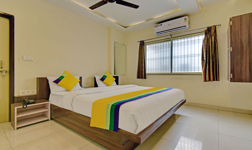 Bedroom 1, Treebo Trip Platinum Inn Jalna Road, Aurangabad