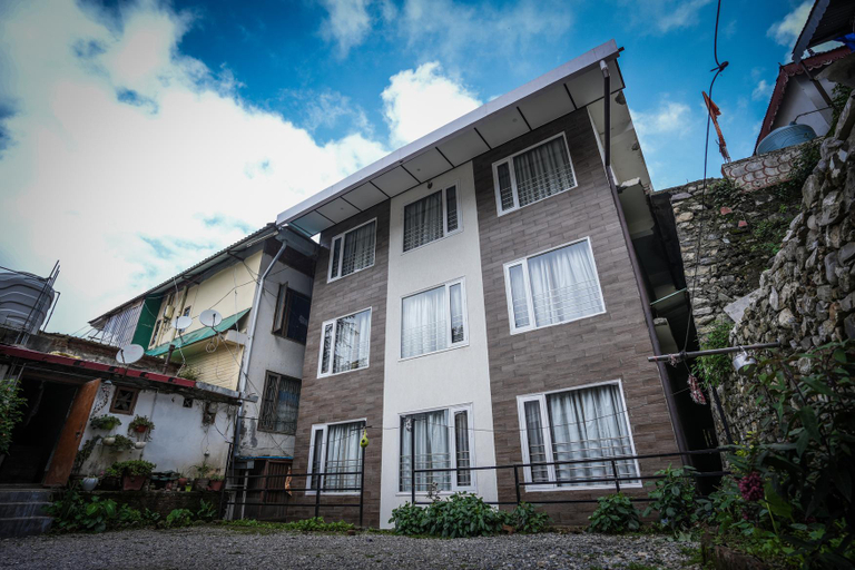 Exterior & Views