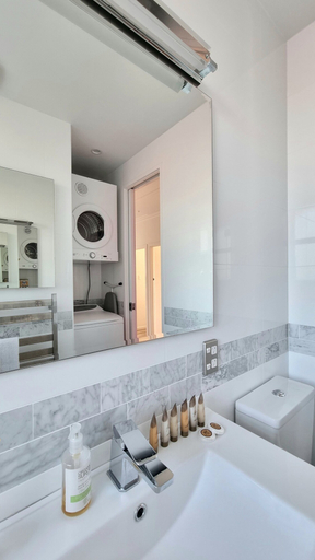 Bathroom 2, Gorgeous Apt Panoramic Views, Waitakere