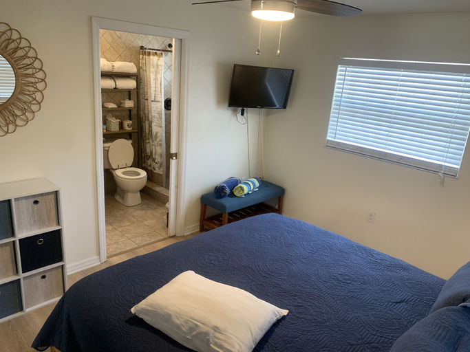 Bedroom 3, Ocean Pearls, Lee