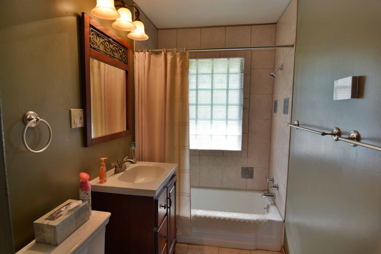 Bathroom, Tranquility Court, Sawyer