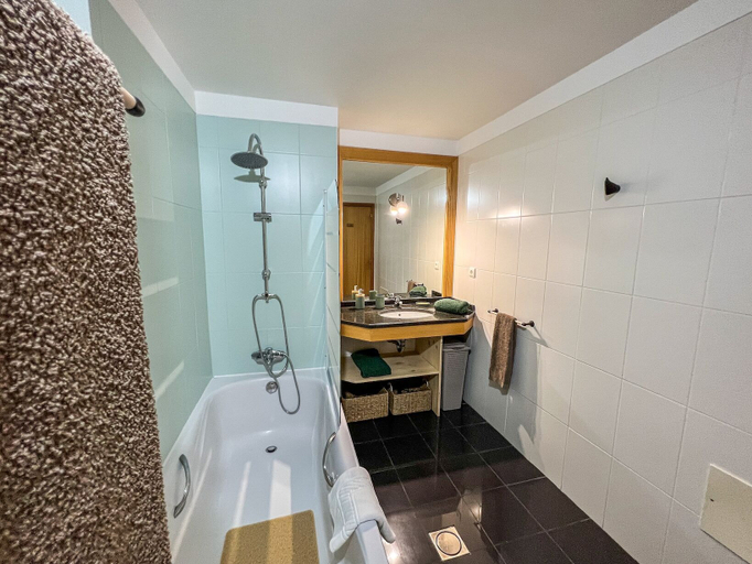 Bathroom, Rosalina's Apartment, Santa Cruz