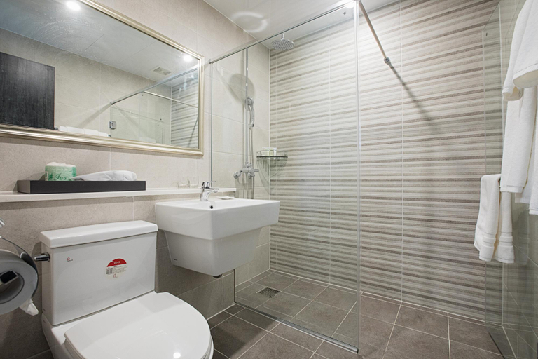 Bathroom, Pacific Palm Resort, Saipan
