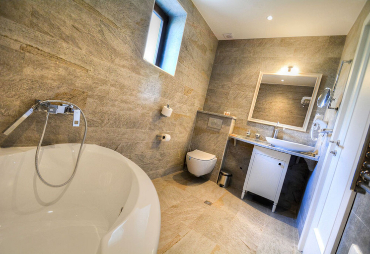 Bathroom 4, Forte Rose Hotel