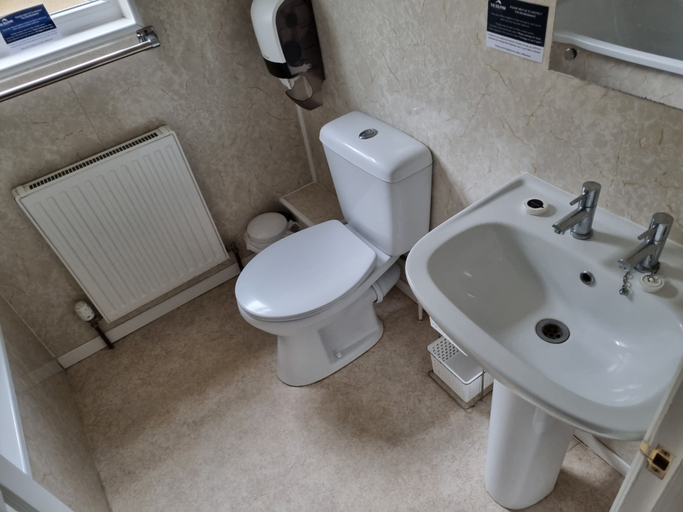Bathroom 3, The Dolphin, Devon