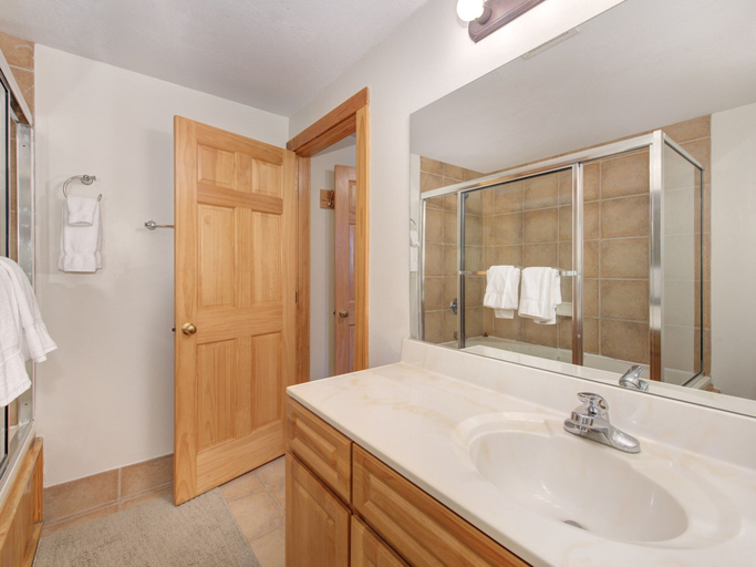 Bathroom 3, Garden Terrace 3107, Sevier