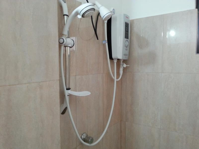 Bathroom 4, Yals town inn, Jaffna