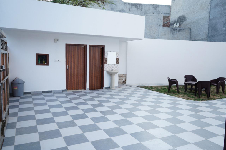 Others 5, Roop Niwas , Amritsar