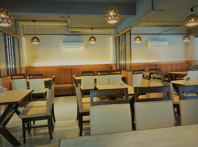 Food & Drinks, Adyar Plaza Inn by RAK Rooms, Dakshina Kannada