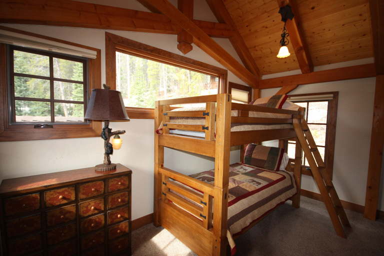 Bedroom 2, Crown Drive House, Summit