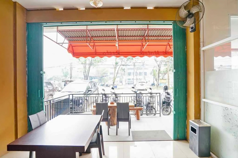 Food & Drinks, TwoSpaces Living at Maximus Inn, Palembang