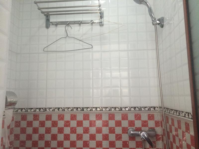 Bathroom 5, Sun Hua Hotel, Kowloon