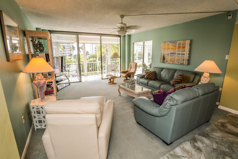 Public Area, Marina Towers 207, Lee
