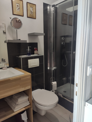 Bathroom 5, Appart'hotel Maison Saint Michel, Côtes-d'Armor