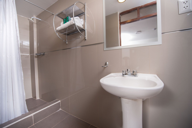 Bathroom 4, Hotel Marcelinos Inn, Cusco