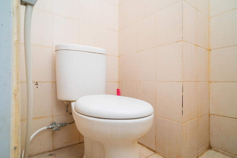 Bathroom 4, KoolKost @ Serpong Green View Tower A, South Tangerang