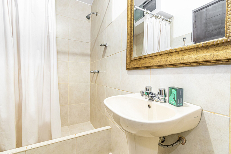 Bathroom 4, Killari, Lima