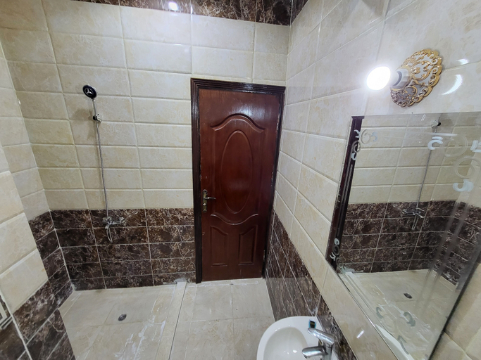 Bathroom 5, King of the view pyramids, Al-Ahram
