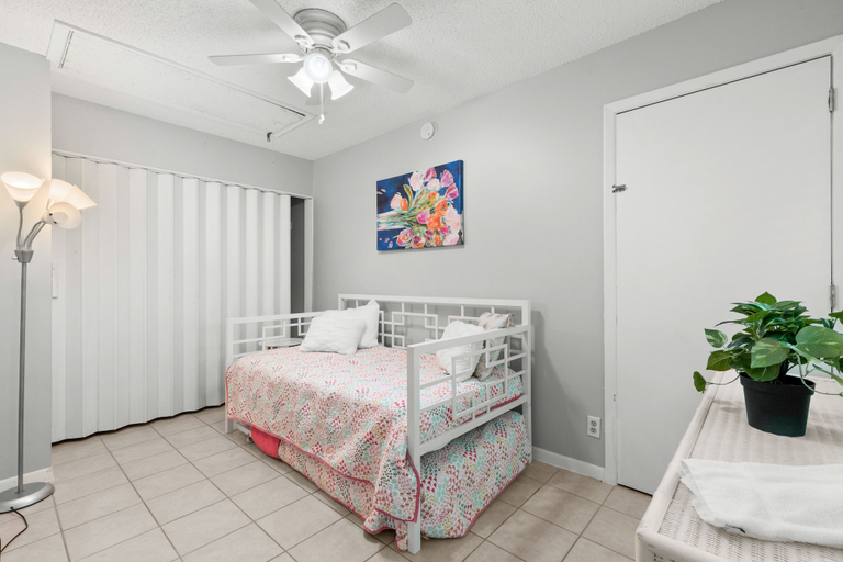 Bedroom 5, Seabreeze, Lee