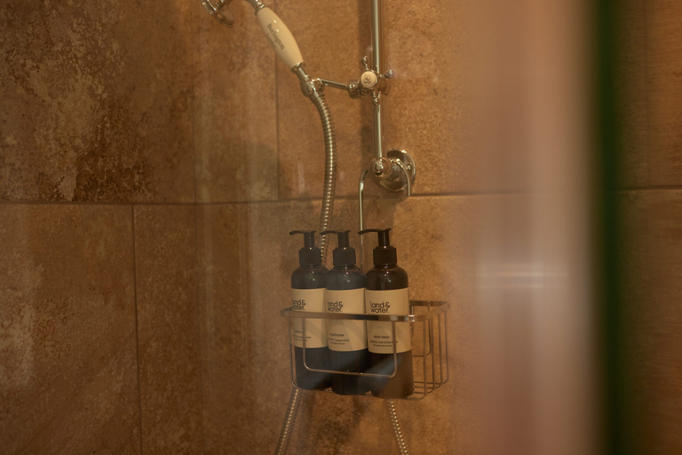 Bathroom 4, The Bell & Crown, Wiltshire