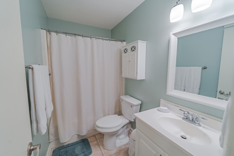 Bathroom 3, Tarpon 6, 3 Bedrooms, Bay
