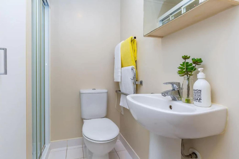 Bathroom, Ta Moko, Waitakere