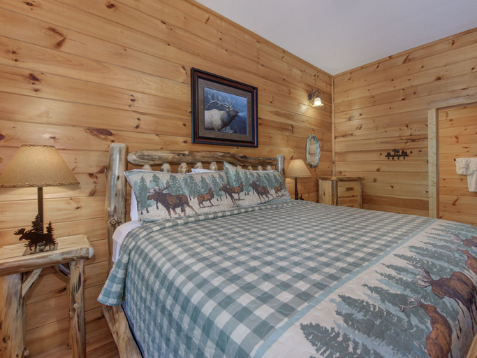 Bedroom 4, Firefly Nights, Sevier