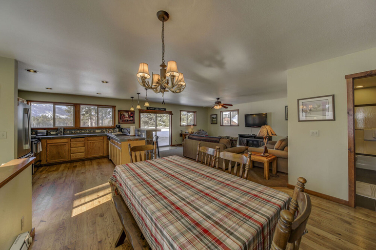 Food & Drinks, Lakefront Escape by Casago Mccall - Donerightmanagement, Valley