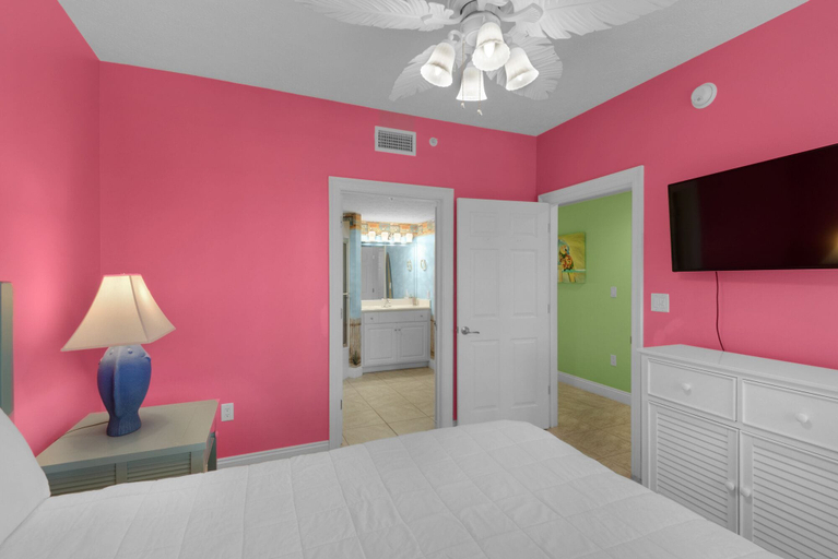 Bedroom 5, Treasure Island 0112, Bay