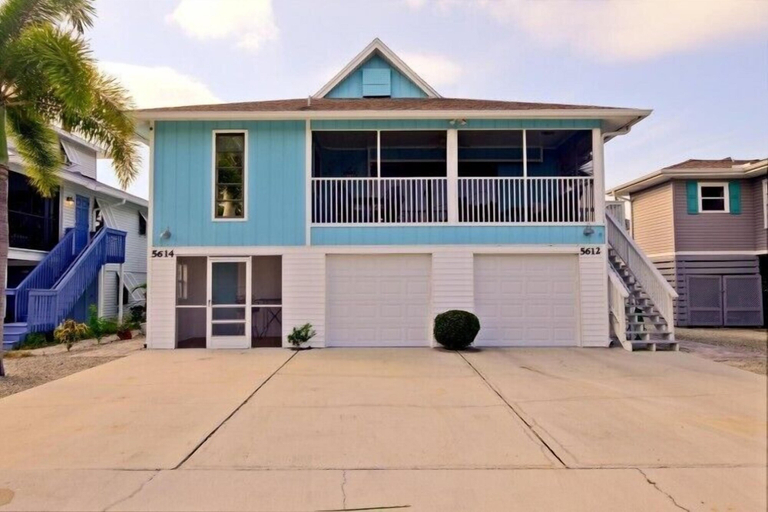 Exterior & Views 2, The Oasis Lower, Lee