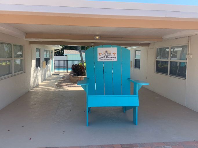 Public Area, Ocean Pearls, Lee