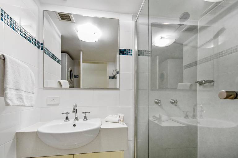 Bathroom 4, Naousa II Private Holiday Apartment, Noosa - Noosa-Noosaville
