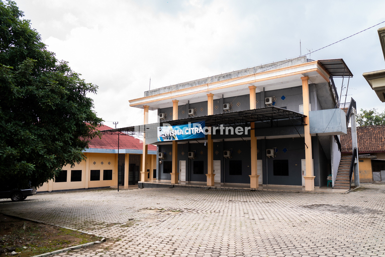 Exterior & Views 5, Wisma Citra Metro Mitra RedDoorz, Metro