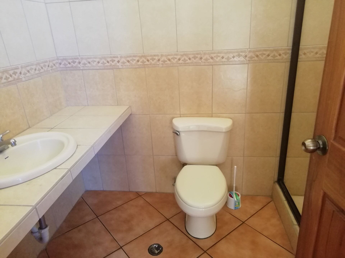 Bathroom 3, Tahiti, San José