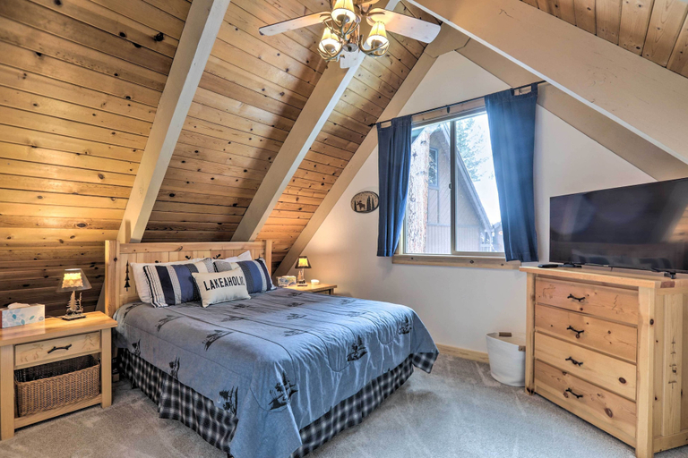Bedroom 2, Lazy Bear Cabin, Washoe