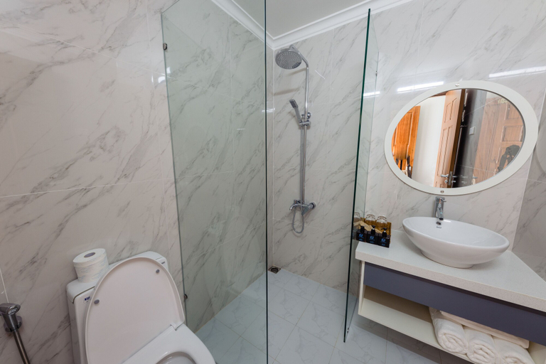 Bathroom 5, DKD TRIO HOTEL HUE, Huế