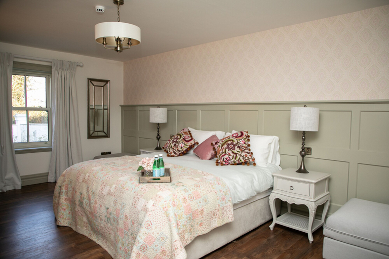 Bedroom 5, Luxury Castle Lodge