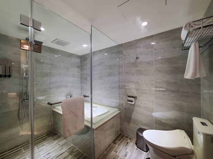 Bathroom 22