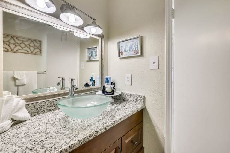 Bathroom 4, Victorian 8302-seas the Day, Galveston