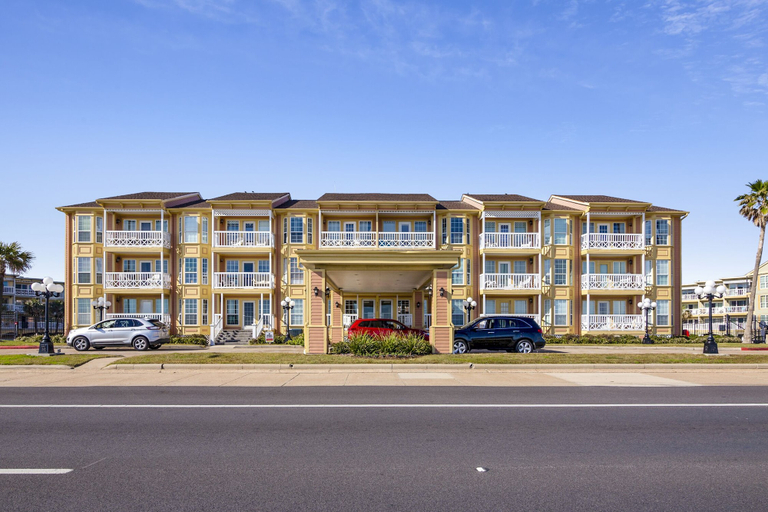 Exterior & Views 2, Victorian 8202-just Beachy, Galveston