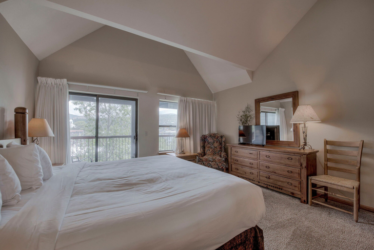 Bedroom 4, River View, Summit