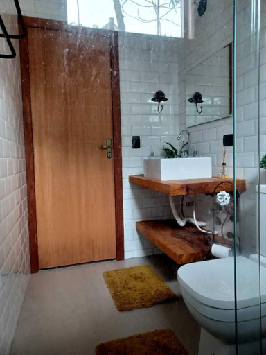 Bathroom 5, Sopro da Serra, Gonçalves