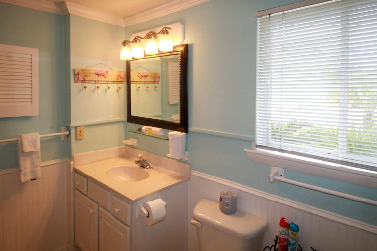Bathroom 4, 380 Tarpon Blvd, Beaufort